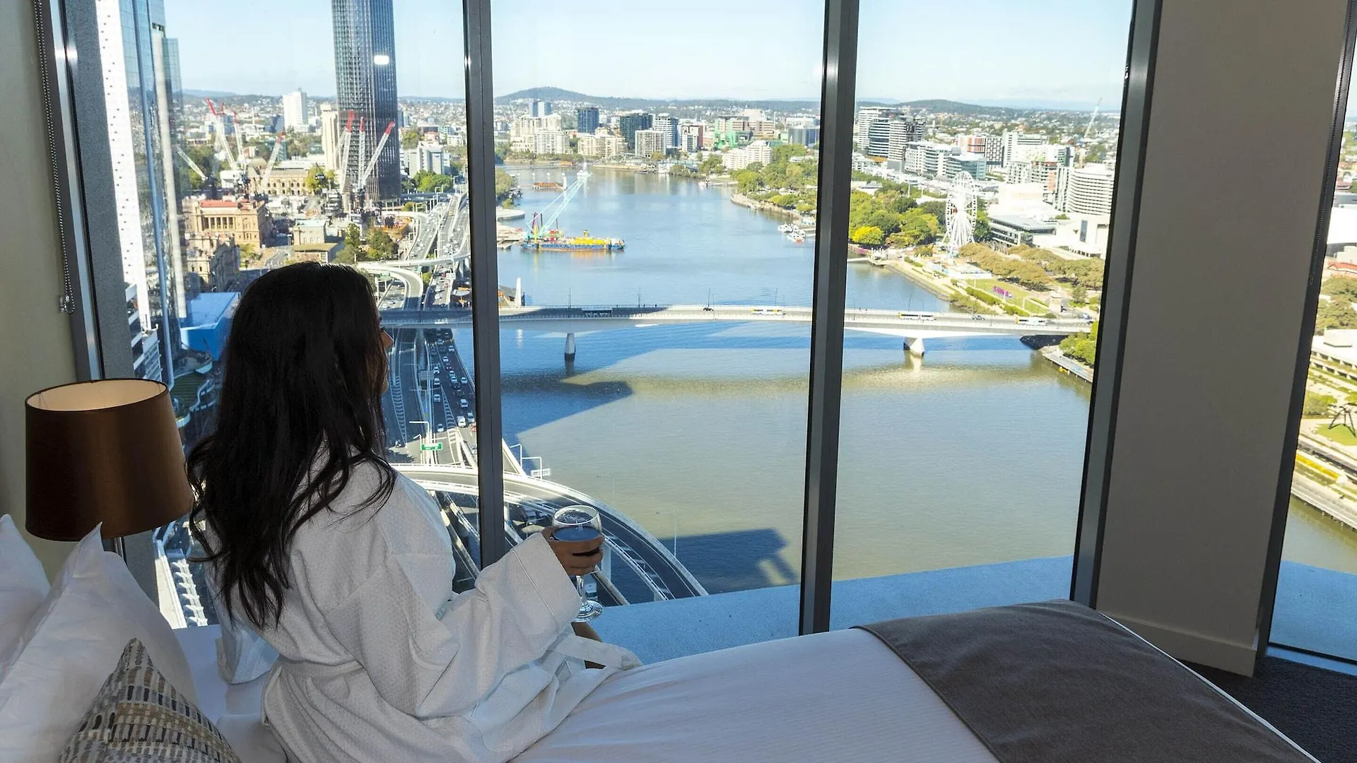 **** Aparthotel Evolution Apartments Brisbane Australia