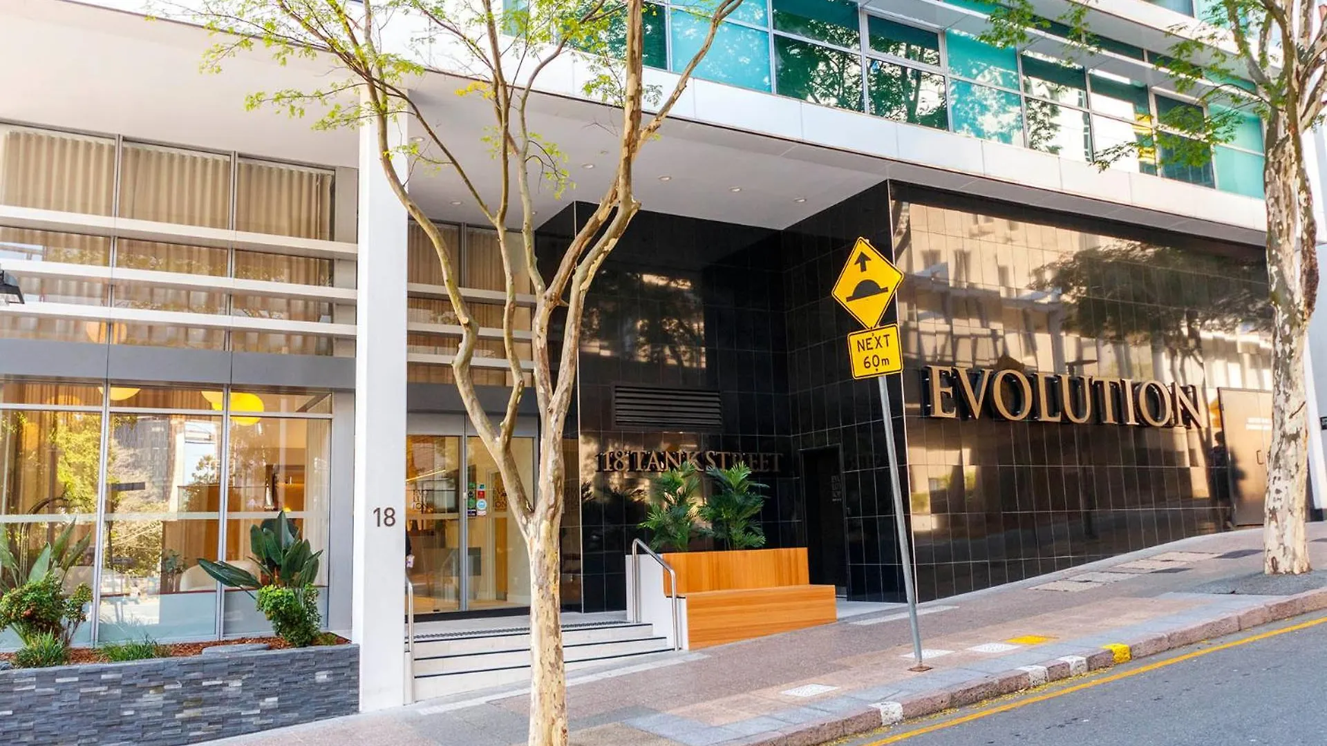 **** Aparthotel Evolution Apartments Brisbane Australia